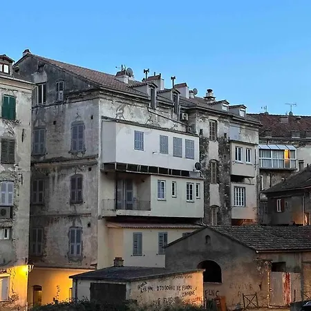 Vieille De Apartment *
